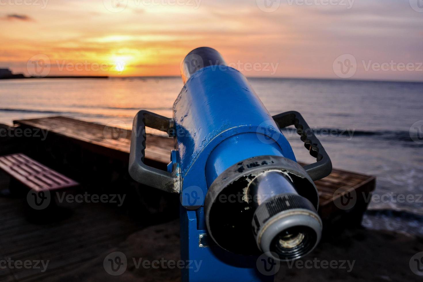 puesta de sol sobre el mar foto