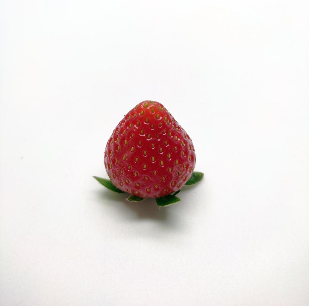 fresa aislado en blanco antecedentes foto