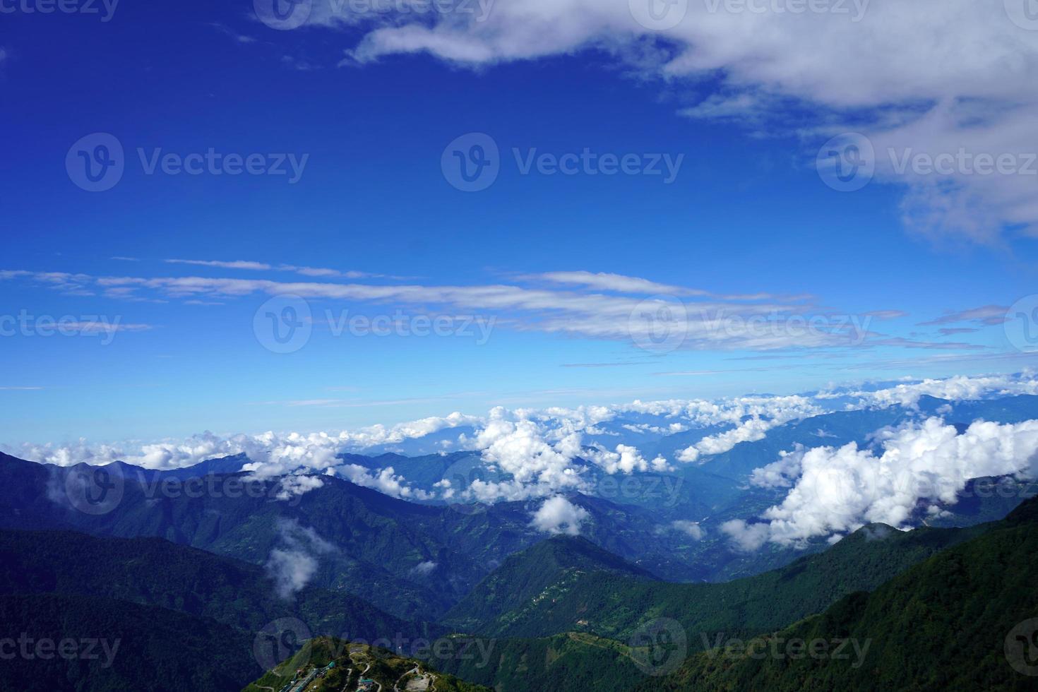 ver desde parte superior de el montaña desde seda ruta sikkim foto