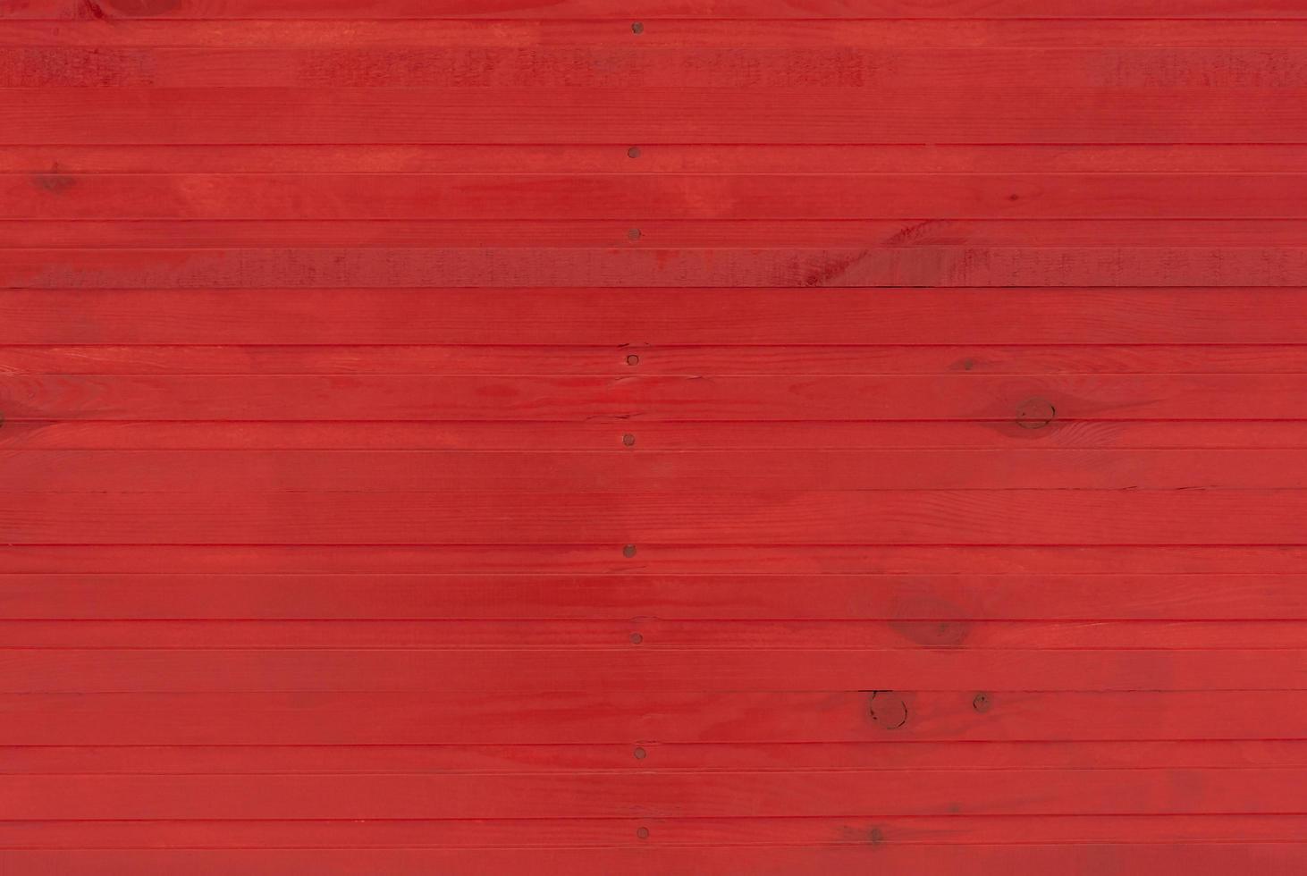 rojo de madera pared hecho de tablones foto