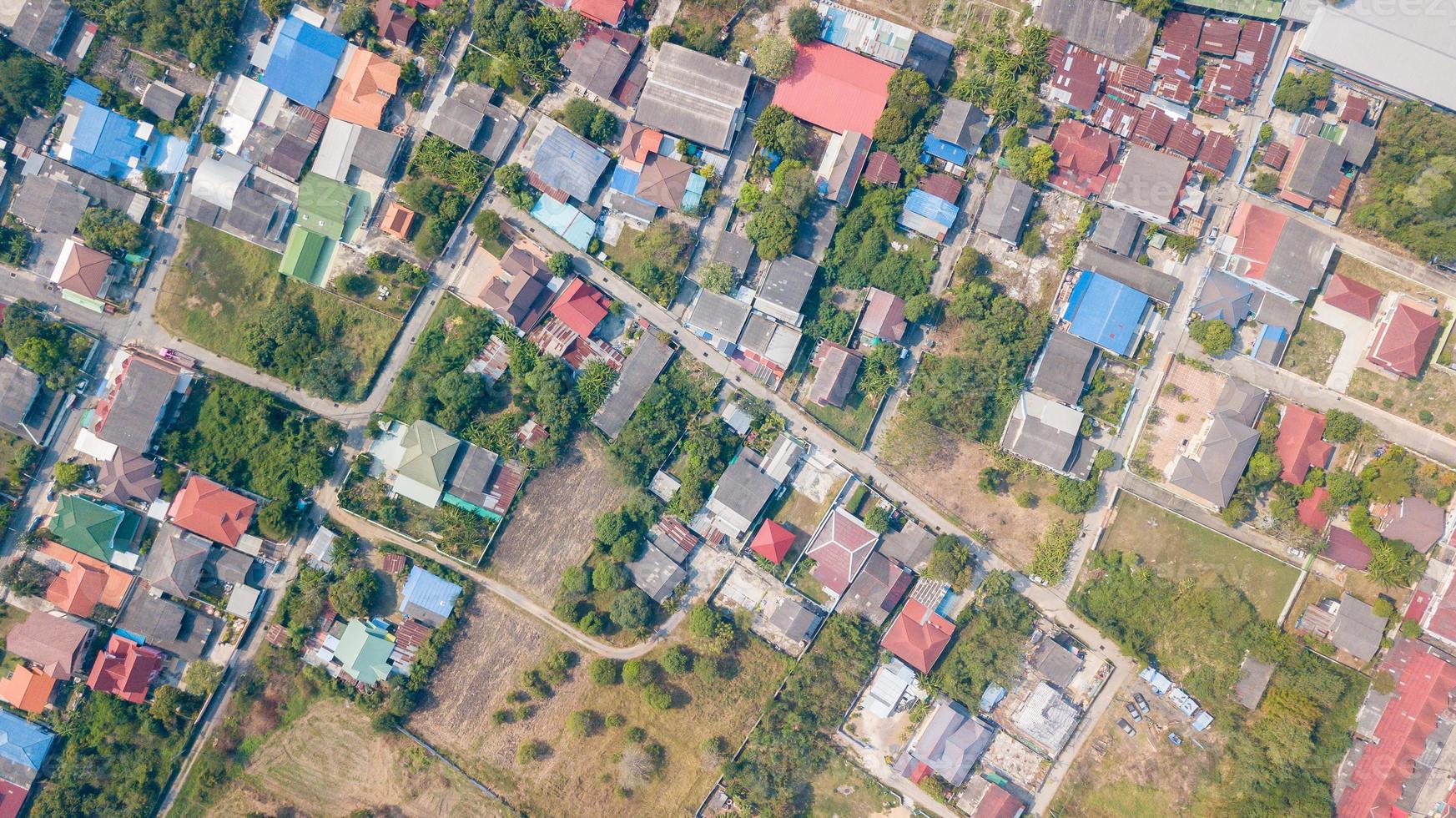 barrio con residencial casas y calzadas foto