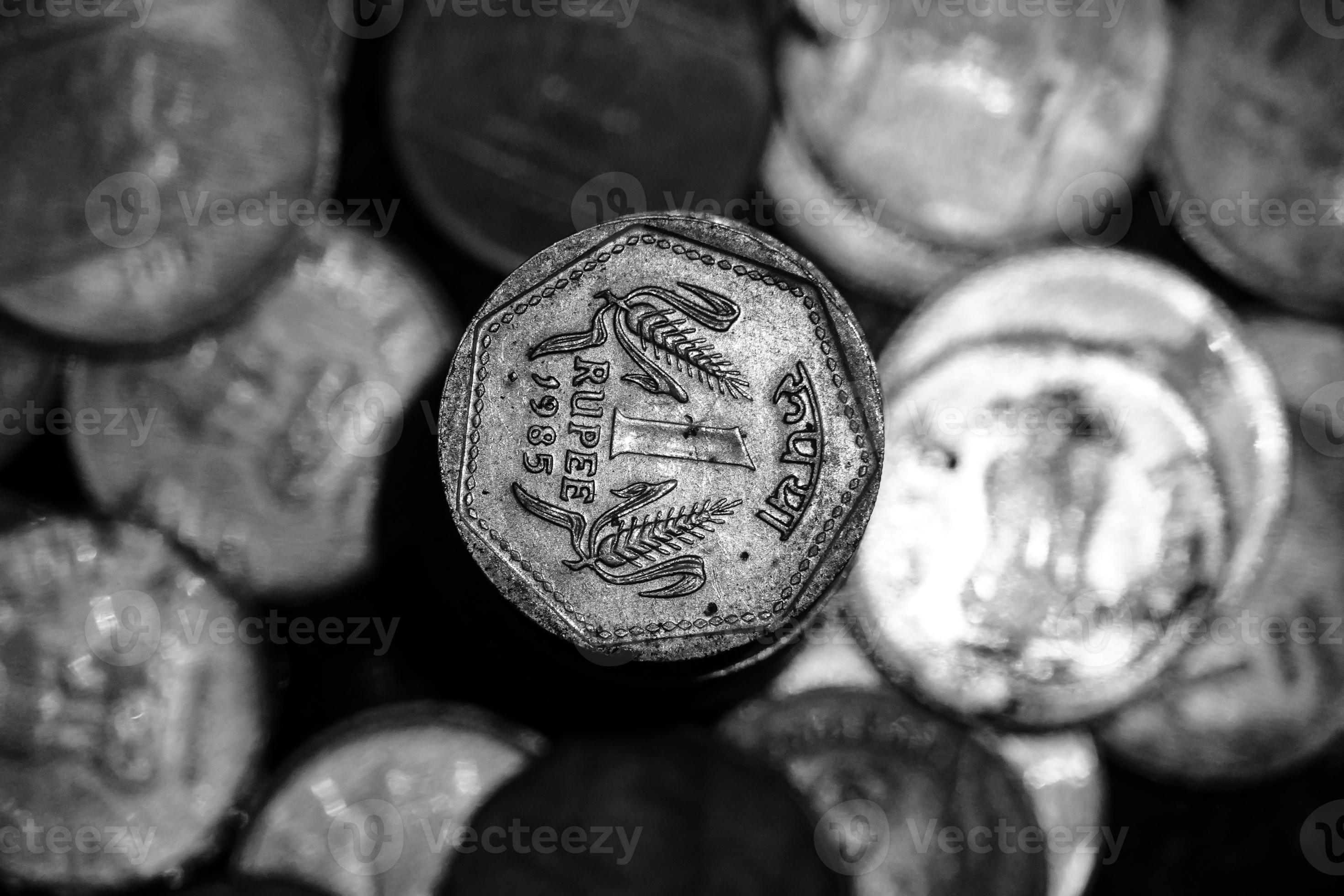 indian-coin-1-one-rupee-1985-21631292-stock-photo-at-vecteezy