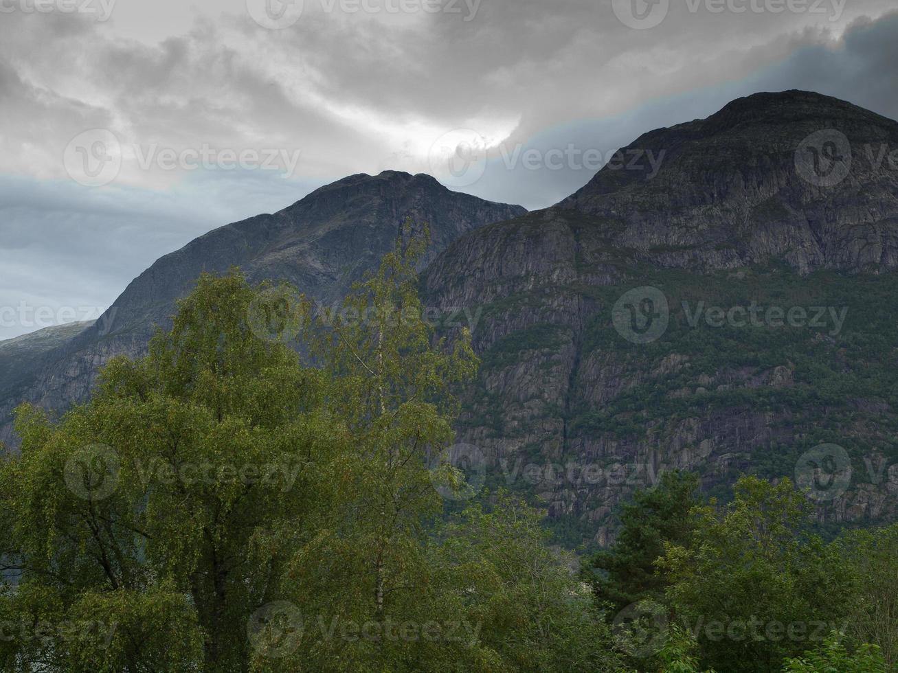 navegando por los fiordos de noruega foto