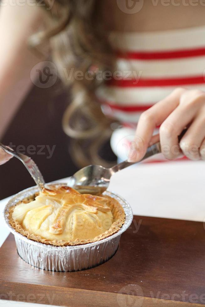 chica en cafe foto