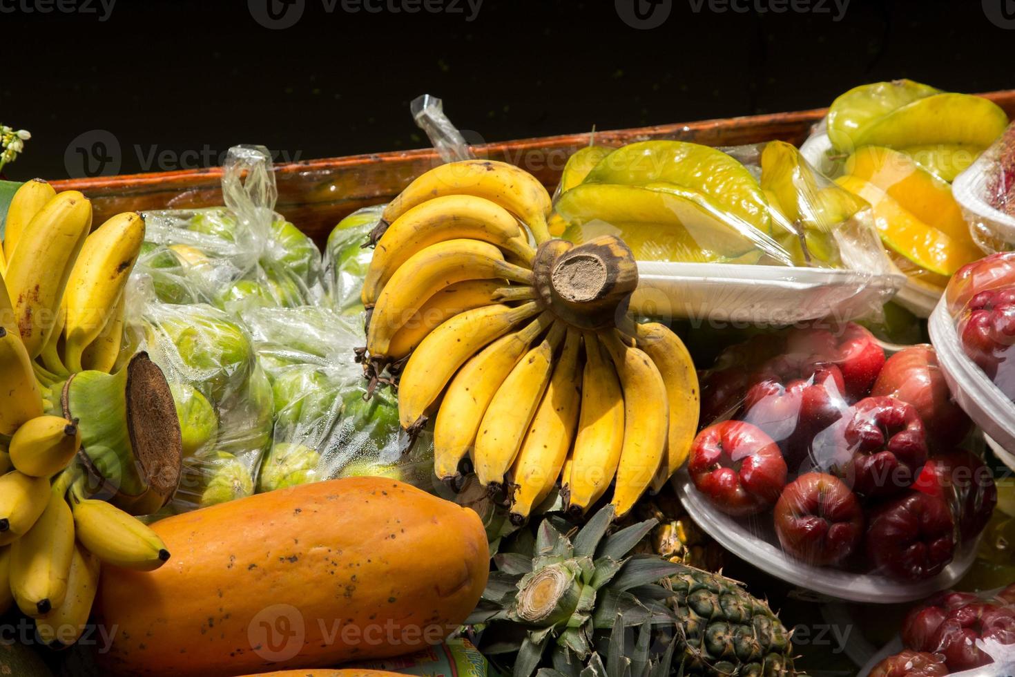 Boats selling various kinds of fruit at Damnoen Saduak Floating Market are a popular tourist destination that Europeans and Chinese like to travel with the traditional way of life of the villagers. photo