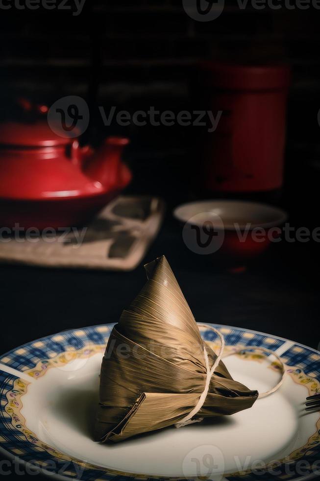 zongzi es un debe comer comida para chino continuar barco festival foto