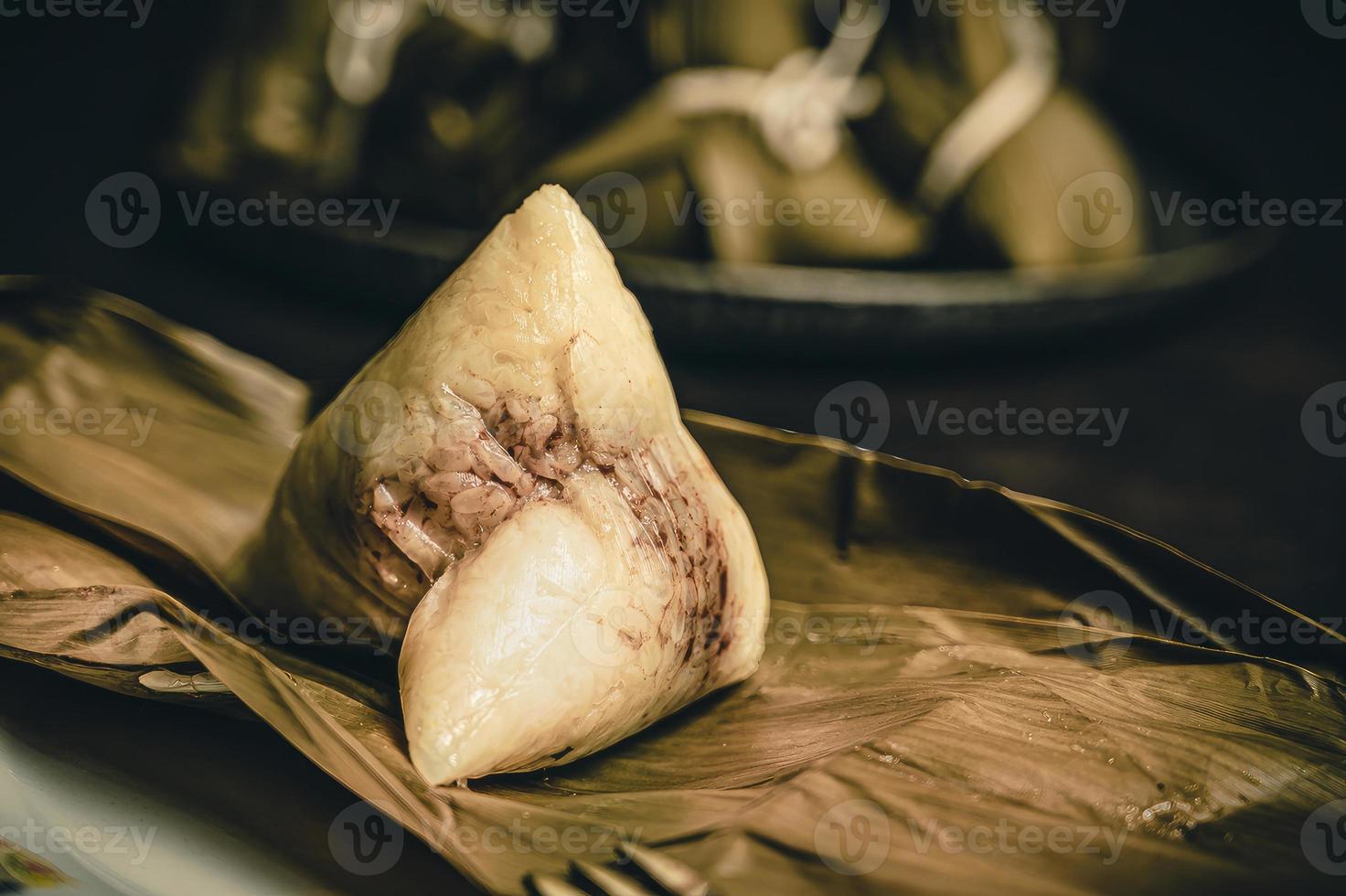 zongzi es un debe comer comida para chino continuar barco festival foto