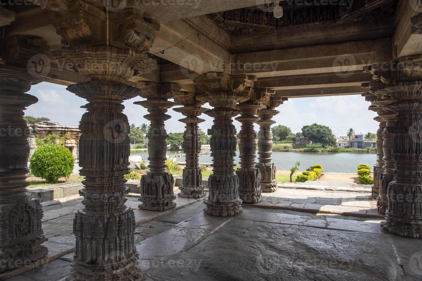 Mahadeva templo dedicado a señor shiva en itagui en koppla, karnataka, India foto