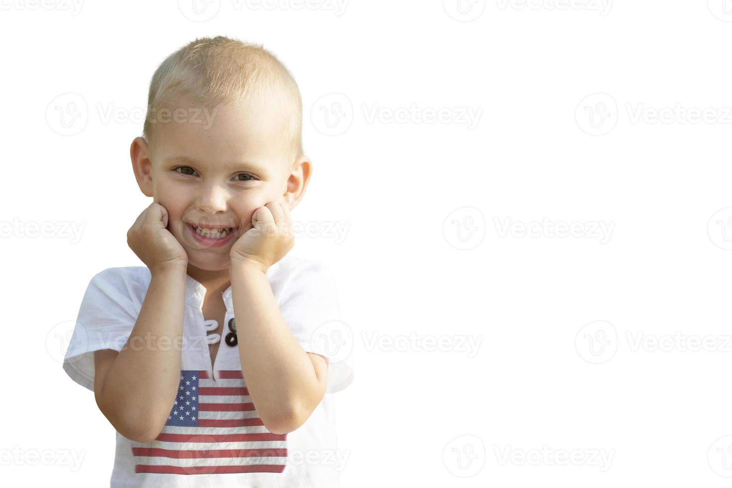 pequeño chico en ropa con un impresión de el americano bandera aislado en un blanco antecedentes. foto