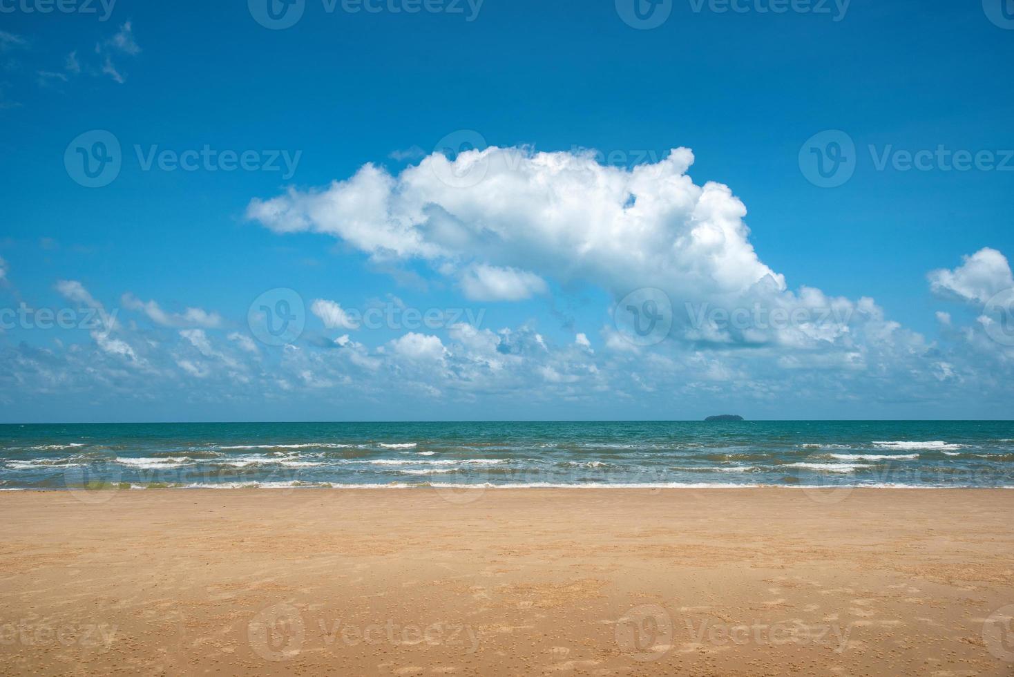 Beautiful beach and tropical sea in Thailand. Summer beach paradise. photo