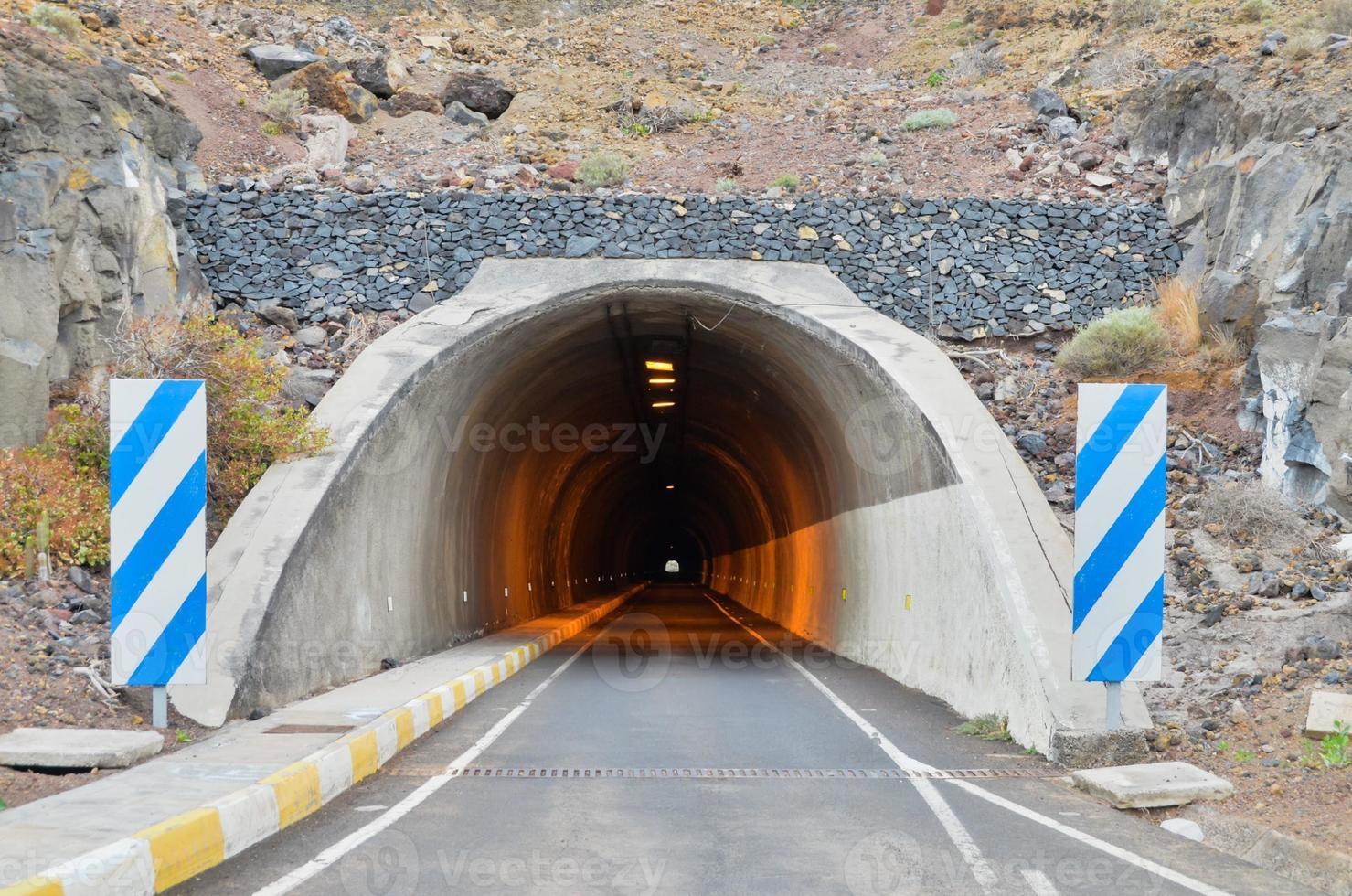 subterráneo la carretera túnel foto