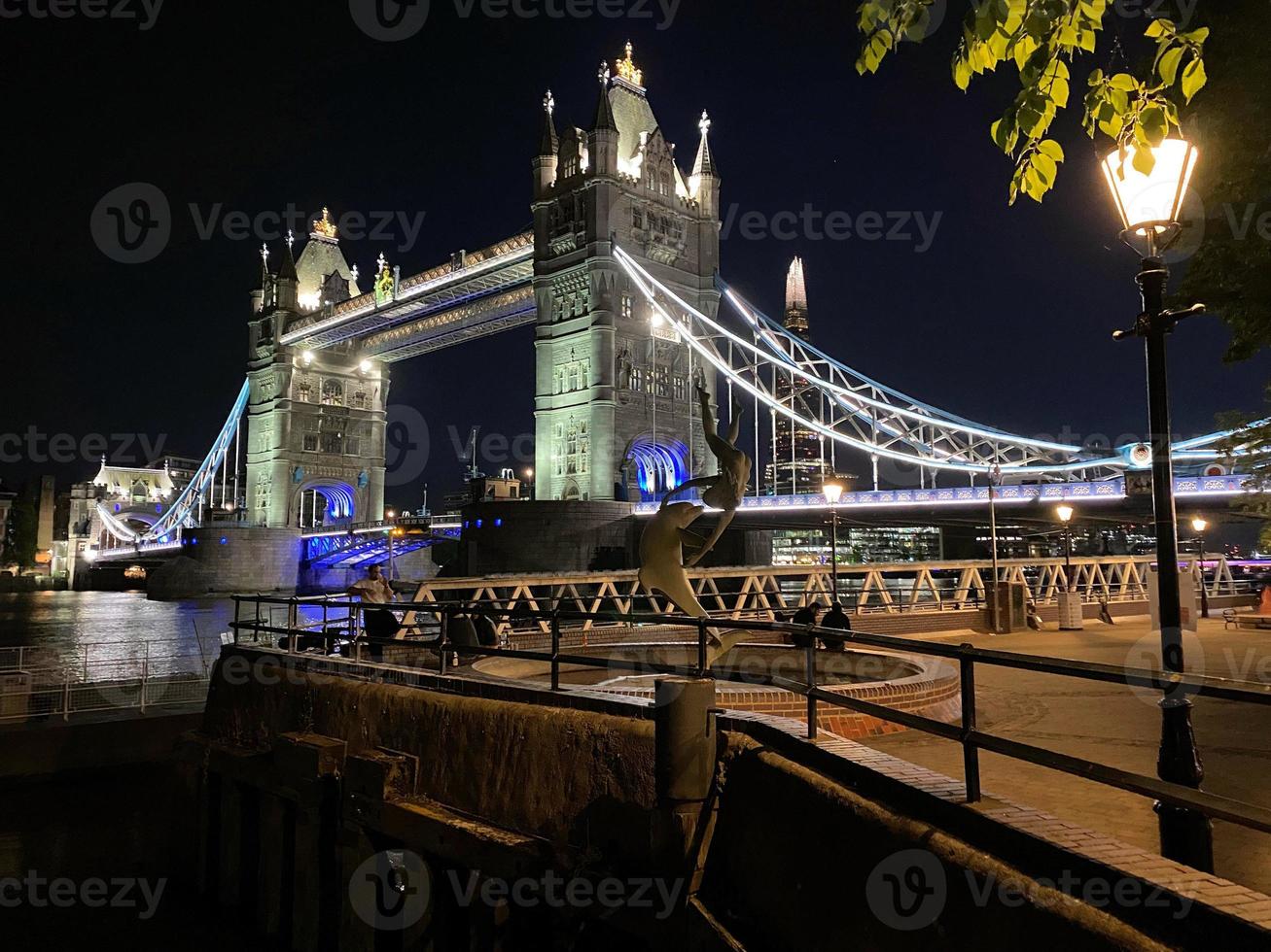 una vista del puente de la torre en londres foto