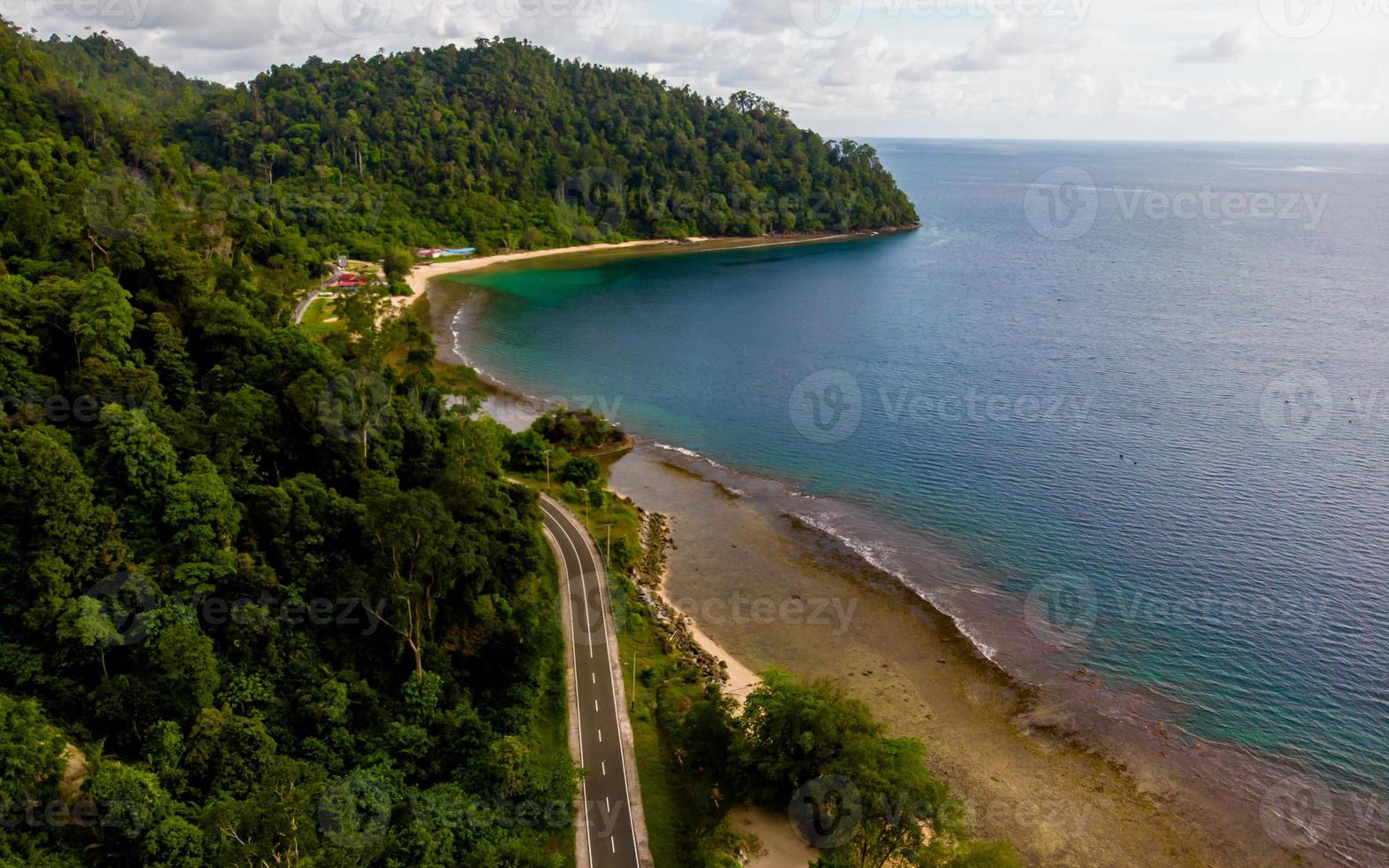 aéreo ver paisaje de costa en Oeste Sumatra provincia, Indonesia foto