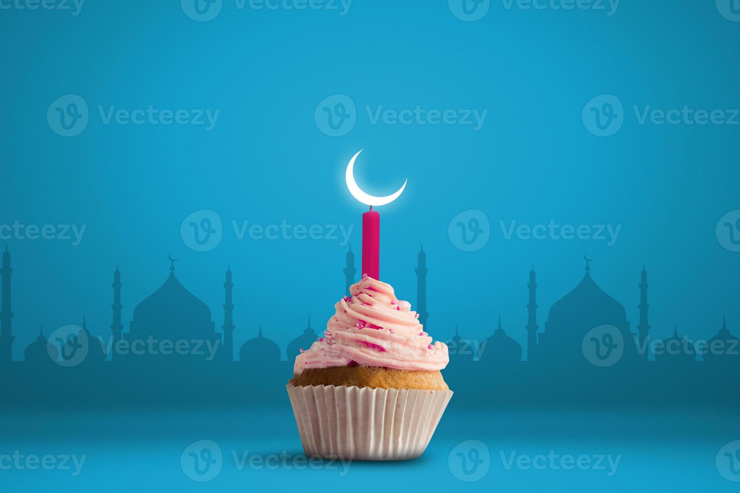 Photo cupcake Happy ramadan, happy eid, crescent of ramadan, islamic moon, eid mubarak and ramadan invitation abstraction.