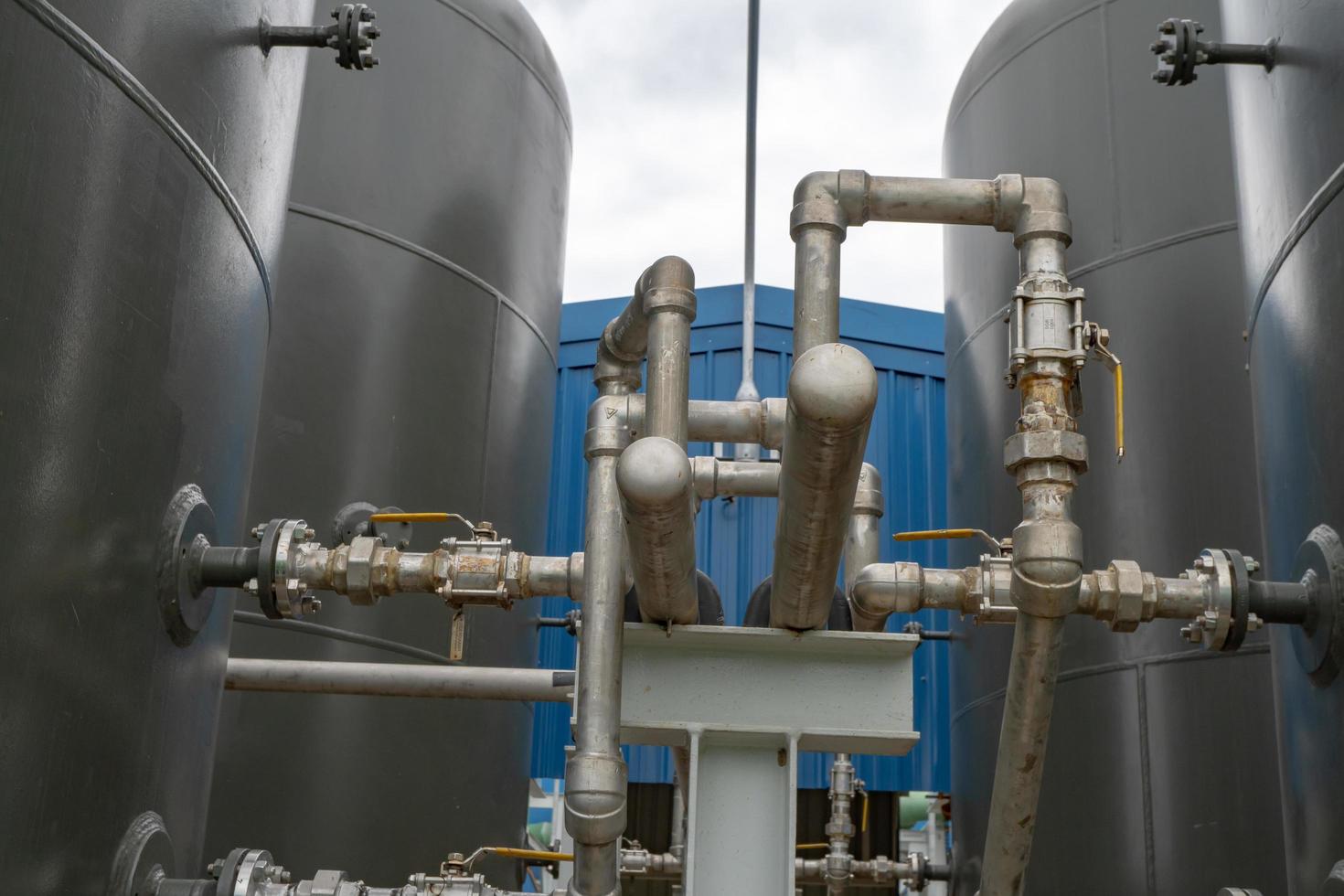 aire receptor tanque para aire compresor en poder planta proyecto. el foto es adecuado a utilizar para industria antecedentes fotografía, poder planta póster y electricidad contenido medios de comunicación.