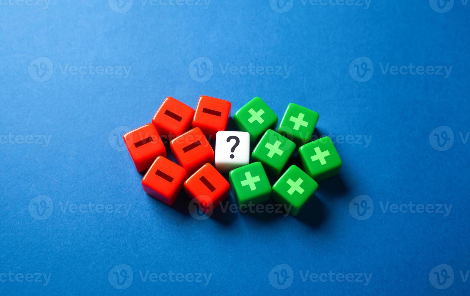 Pros and cons on the subject. Risk planning. Advantages and disadvantages. Evaluating possible profit and losses. Make a choice despite on benefits and drawbacks. Pluses and minuses for questions. photo