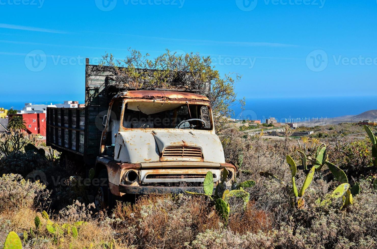 oxidado antiguo camión foto