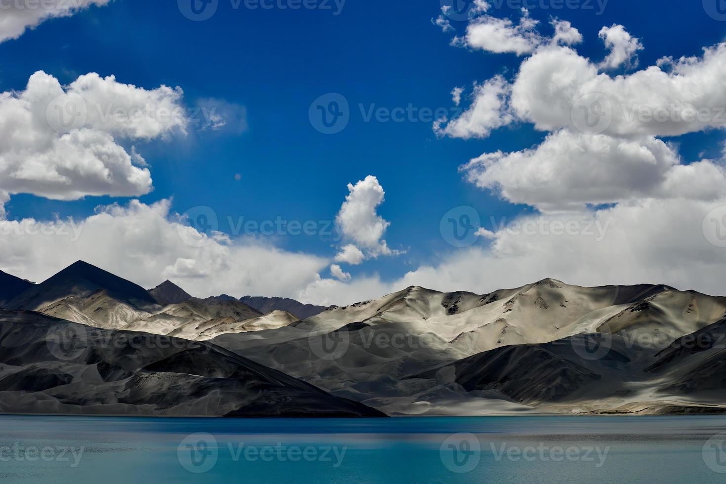 Baisha Lake in Bulunkou Reservoir, Pamir Plateau, Xinjiang photo