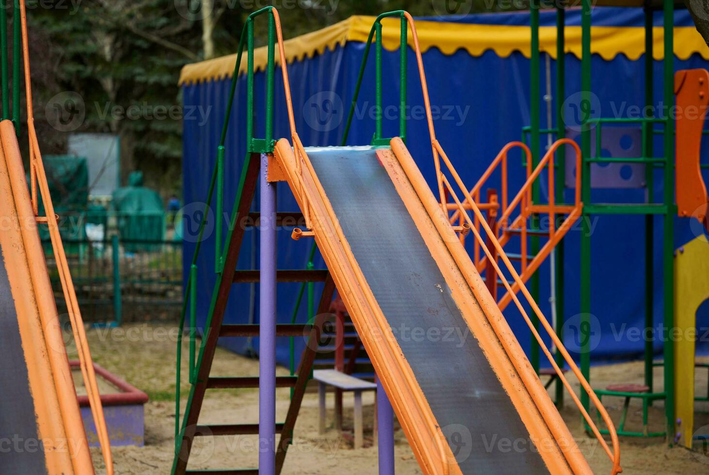 vacío patios de recreo para jugando, Ucrania foto