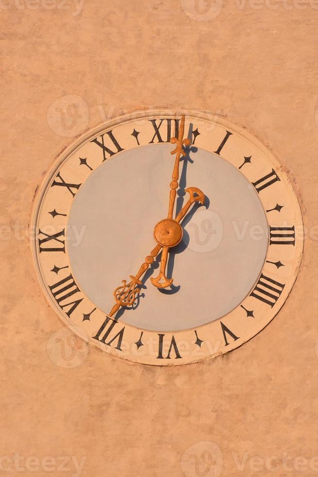Large Wall Clock 21750069 Stock Photo At Vecteezy large-wall-clock-21750069-stock-photo-at-vecteezy