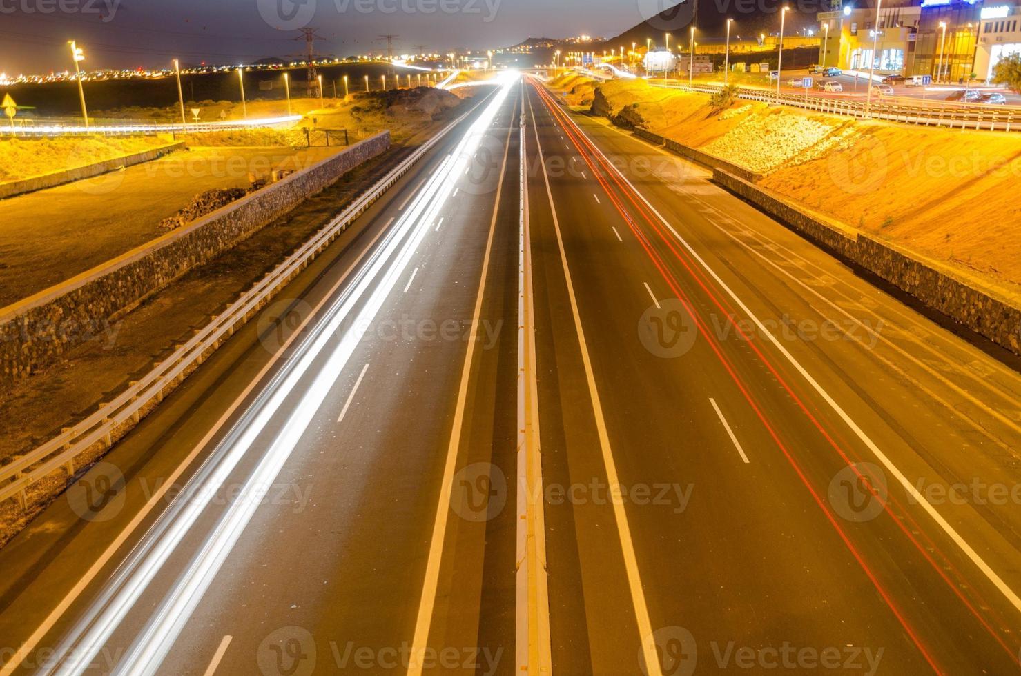 autopista a noche foto