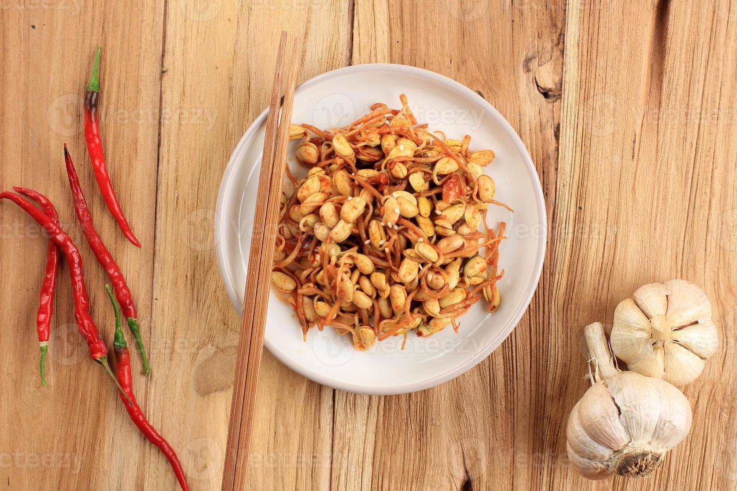 kongnamul muchoim coreano banchan foto