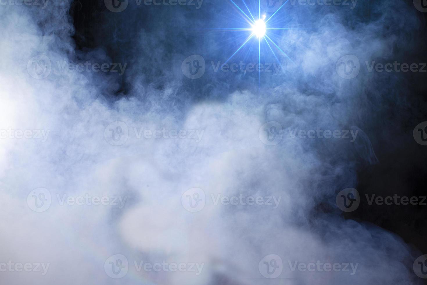 etapa fumar azul con ligero rayo.humo estrella. foto