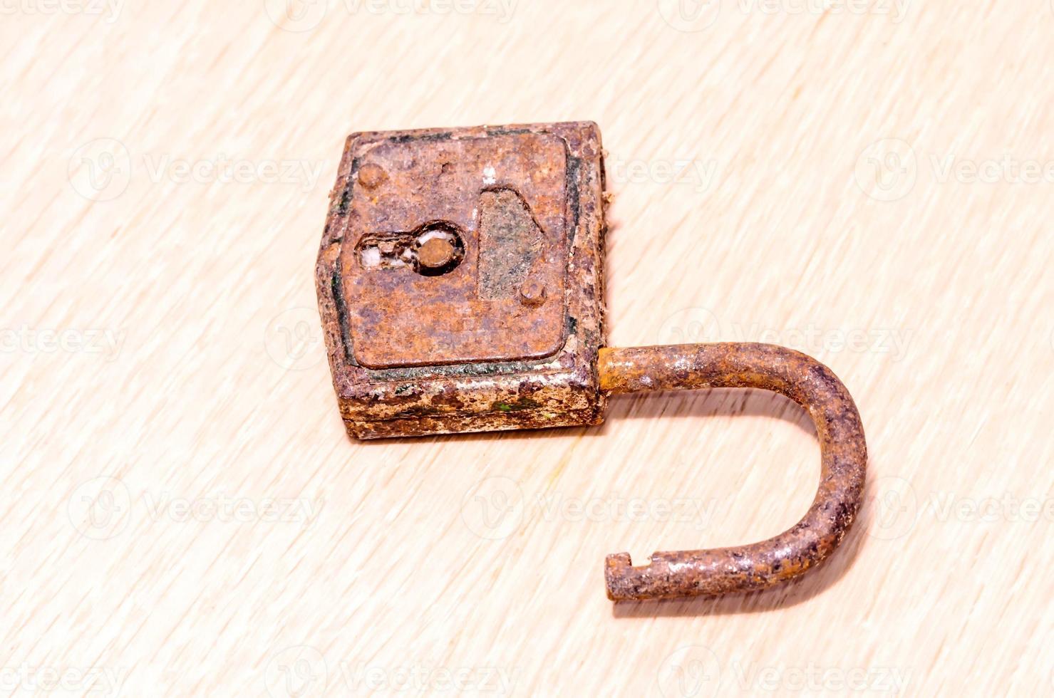 Rusty metal lock photo