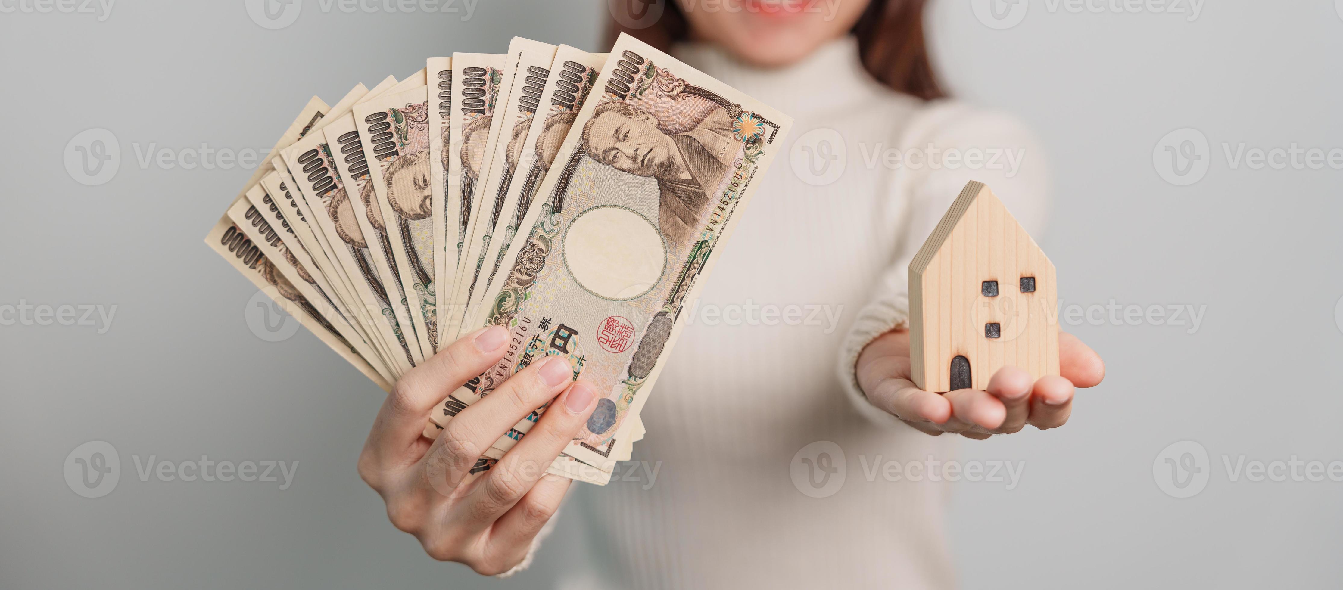 Woman holding Japanese Yen banknote and House model. Real Estate, Home,  Mortgage, Japan cash, Tax, Recession Economy, Inflation, Investment,  finance and savings concepts 21819576 Stock Photo at Vecteezy