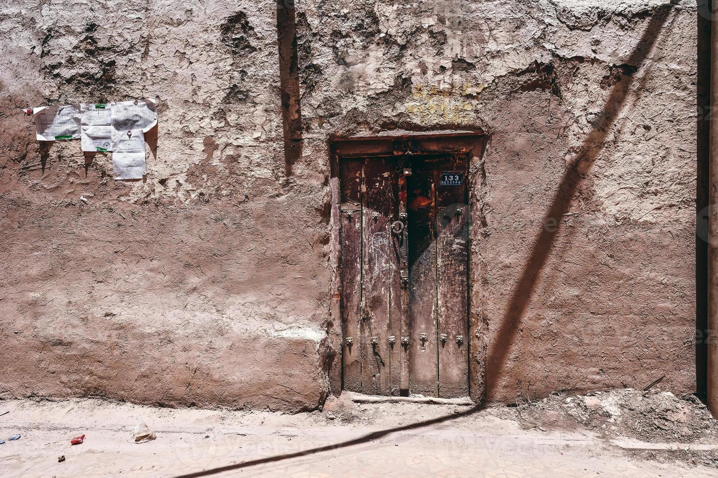 The dilapidated and long-standing Folk Houses on Hathpace in Kashgar, Xinjiang photo