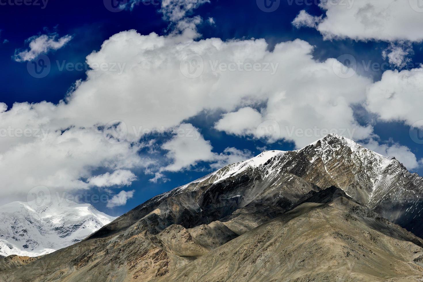 baisha lago en bulunkou reservorio, pamir meseta, Xinjiang foto