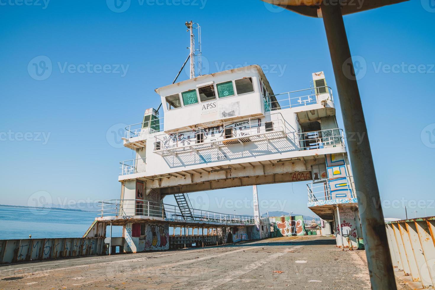 abandonado transportar barco foto