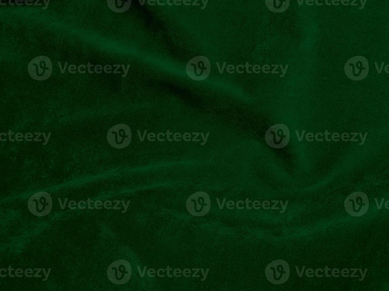 textura de tela de terciopelo verde oscuro utilizada como fondo. fondo de tela verde vacío de material textil suave y liso. hay espacio para el texto. foto