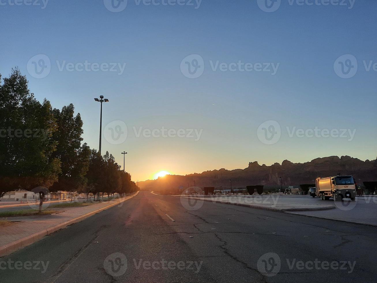 un hermosa tiempo de día ver de un invierno parque en Alabama ula, saudi arabia el parque es rodeado por antiguo sierras. foto