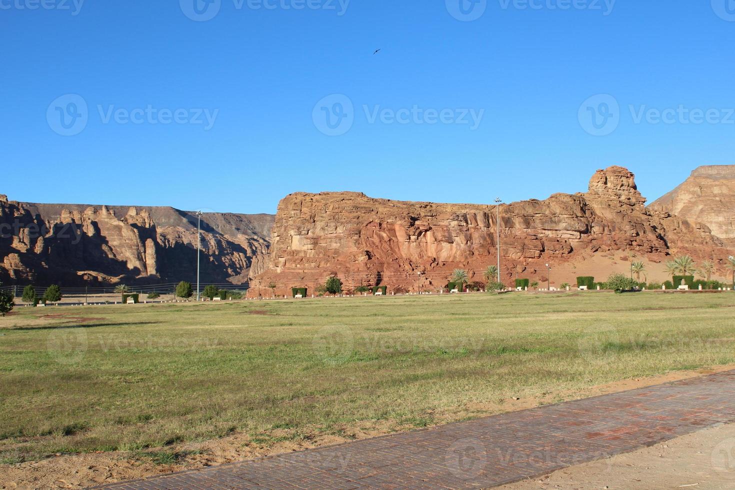 un hermosa tiempo de día ver de un invierno parque en Alabama ula, saudi arabia el parque es rodeado por antiguo sierras. foto