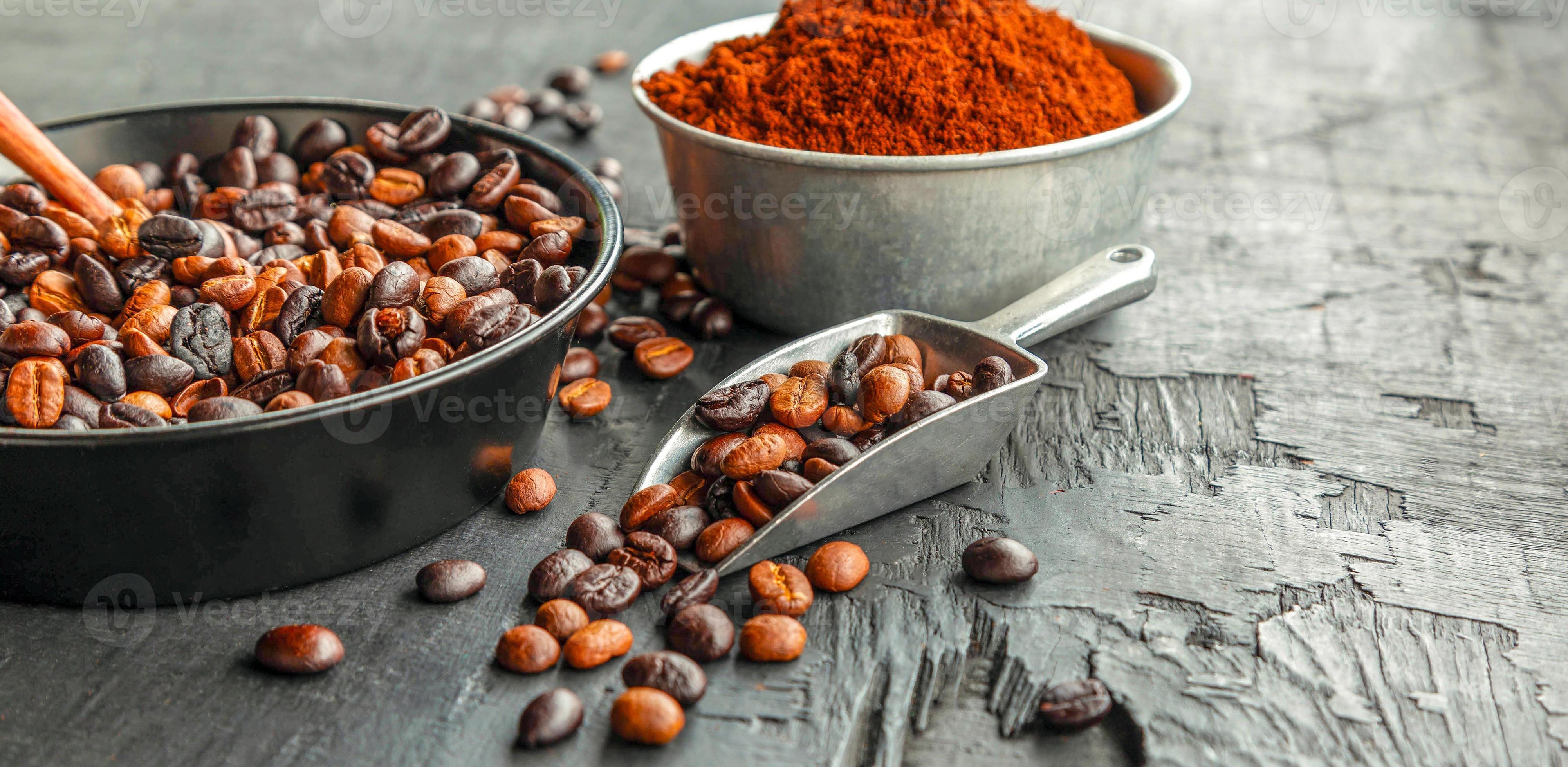 Blended roasted coffee beans or mix coffee beans with ground coffee