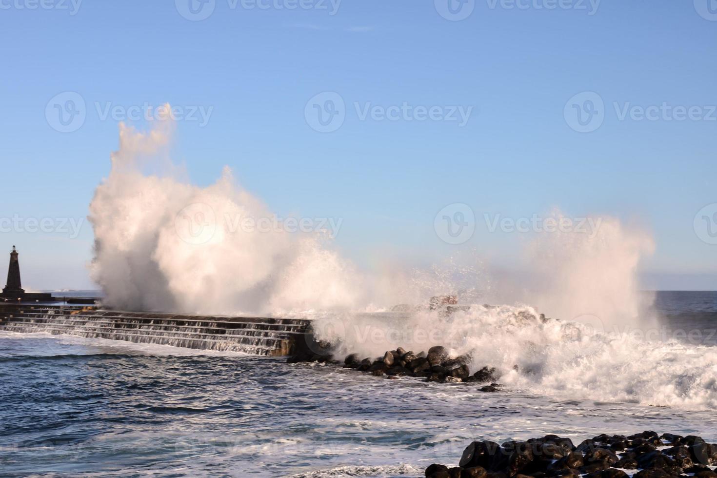 Huge sea waves photo