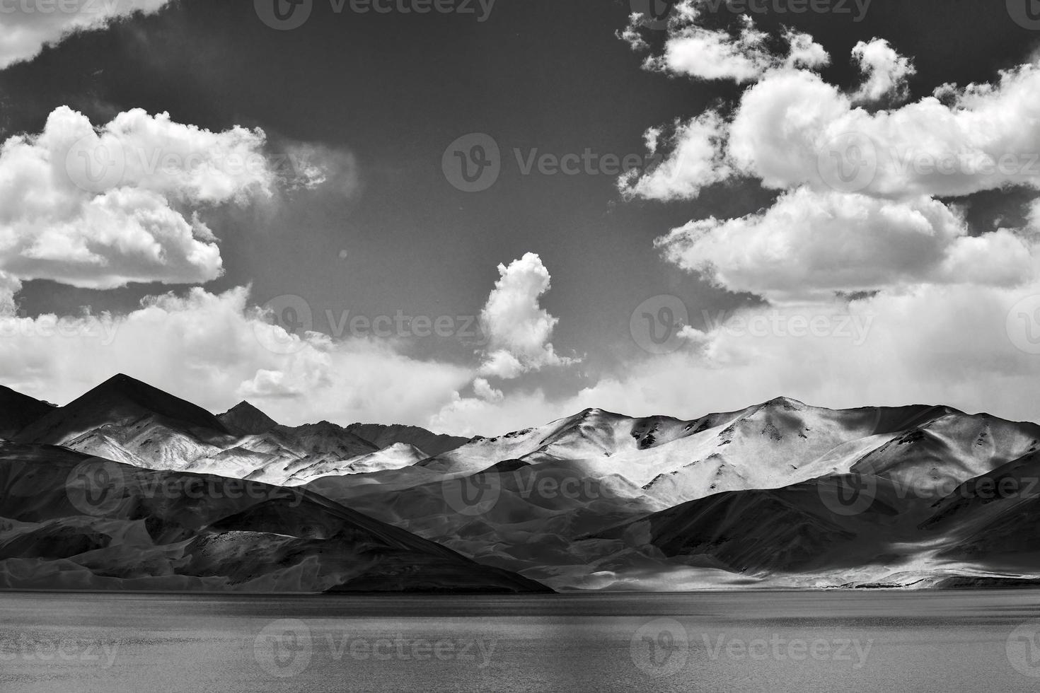 baisha lago en bulunkou reservorio, pamir meseta, Xinjiang foto