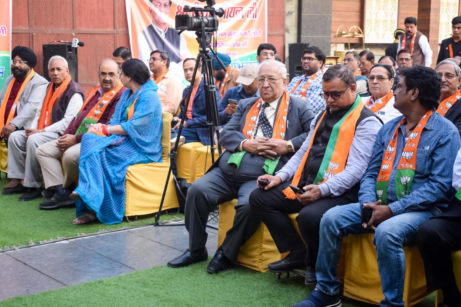 Delhi, India, diciembre 02 2022 -bharatiya janata fiesta - bjp seguidor durante mega la carretera espectáculo en apoyo de bjp candidato pankaj lutara a archivo nominación documentos adelante de mcd local cuerpo elecciones 2022 foto