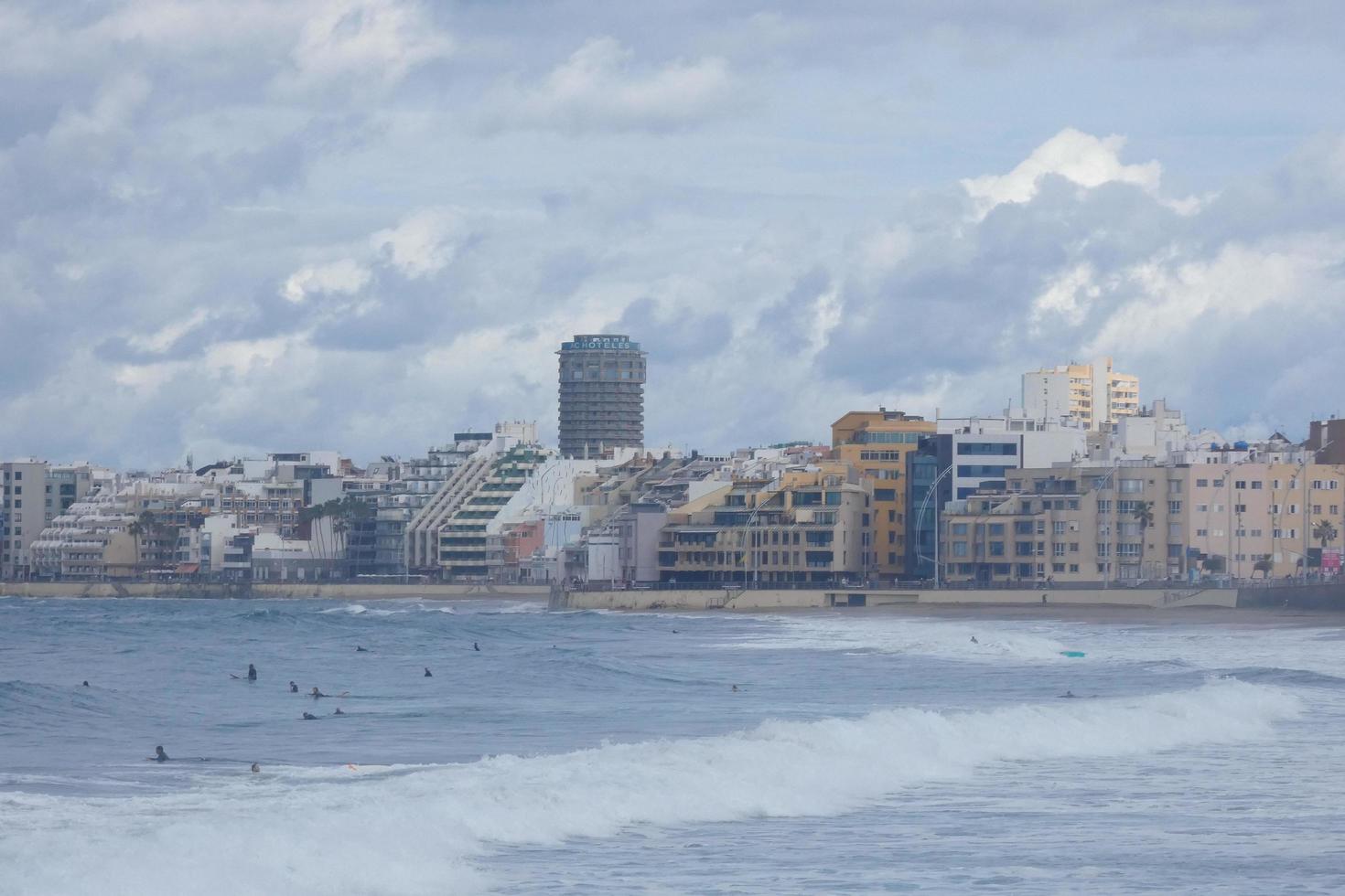 Large waves crashing against the rocks in the ocean photo