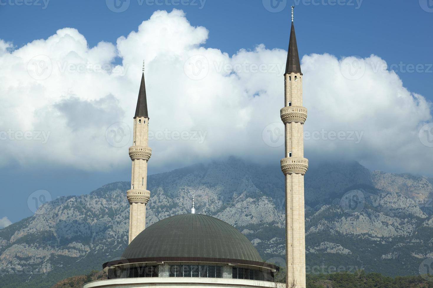 kemer recurso pueblo mas grande mezquita minaretes foto