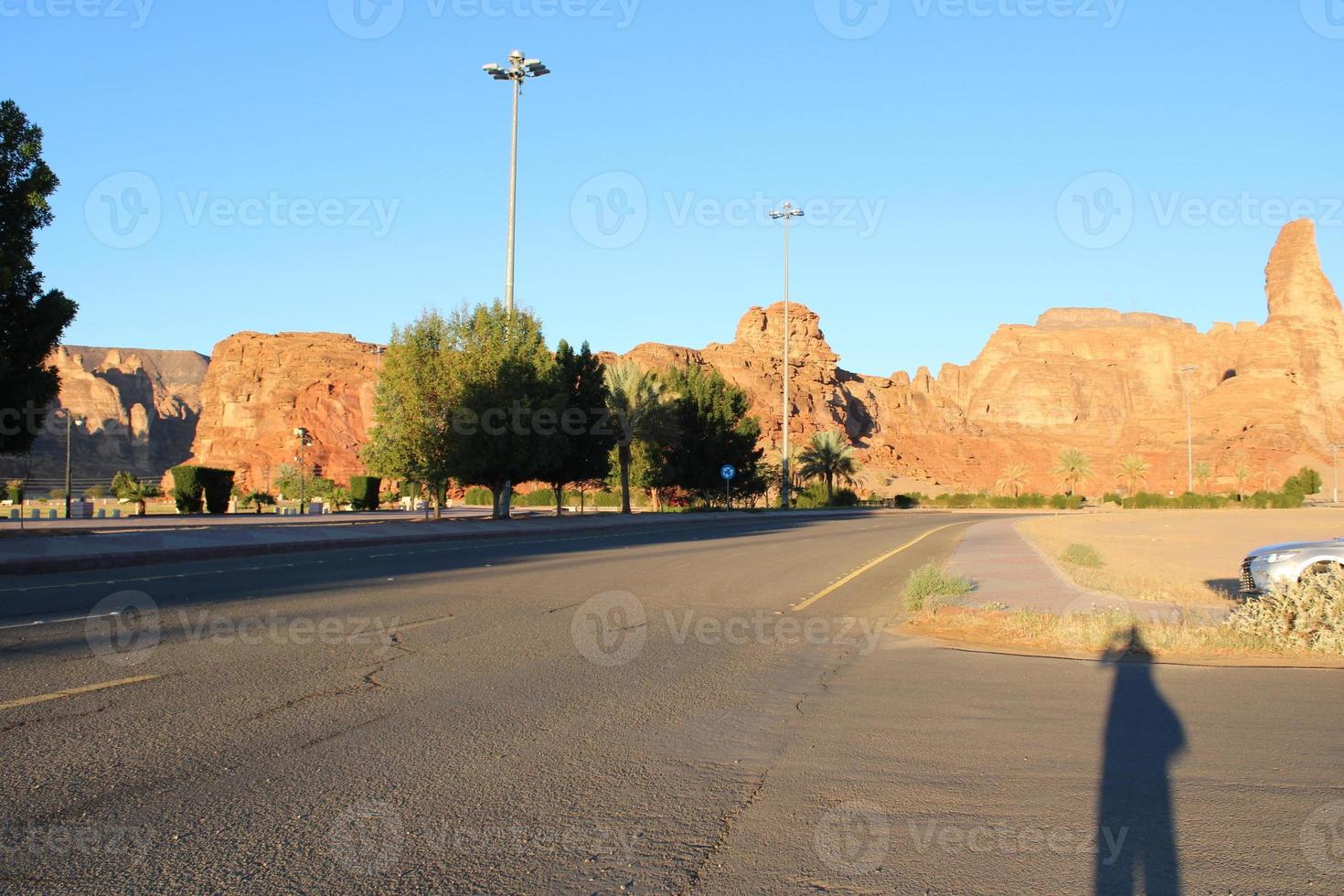 un hermosa tiempo de día ver de un invierno parque en Alabama ula, saudi arabia el parque es rodeado por antiguo sierras. foto