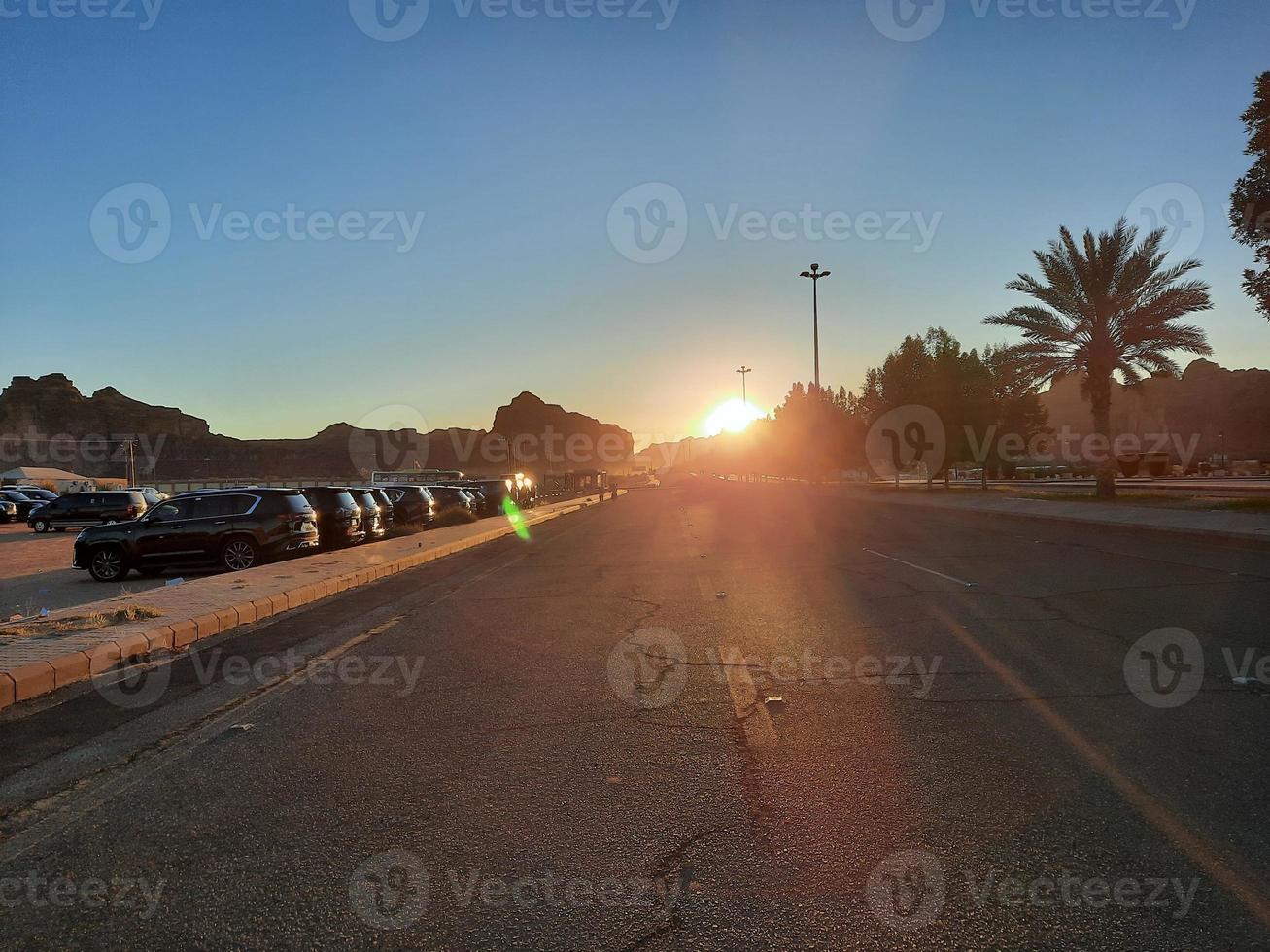 un hermosa tiempo de día ver de un invierno parque en Alabama ula, saudi arabia el parque es rodeado por antiguo sierras. foto