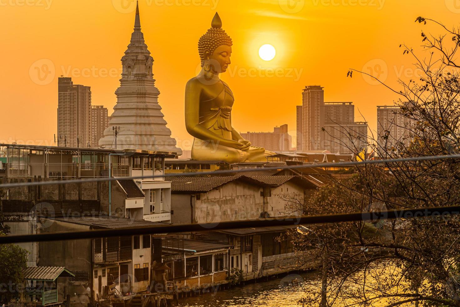 Buddha Parks Near Bangkok Airport www.vecteezy.com