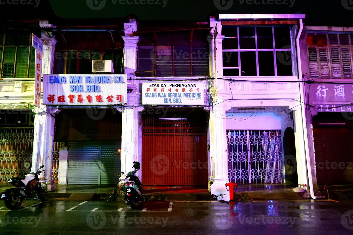 Rainy night in Goergtown photo