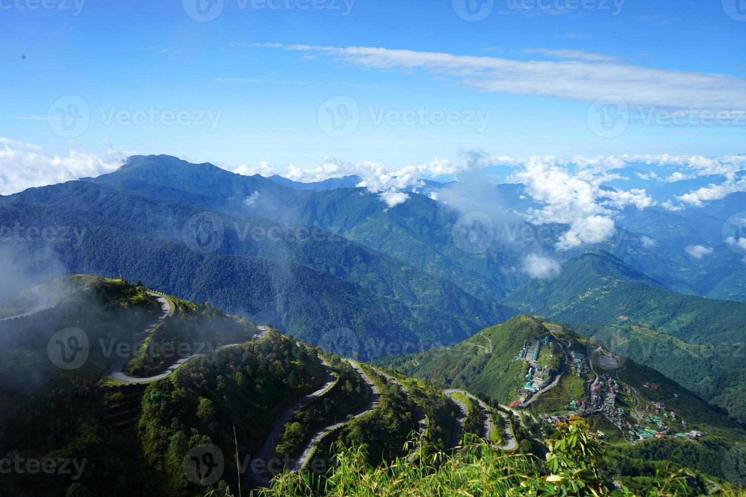 hermosa zig zag la carretera de seda ruta sikkim foto