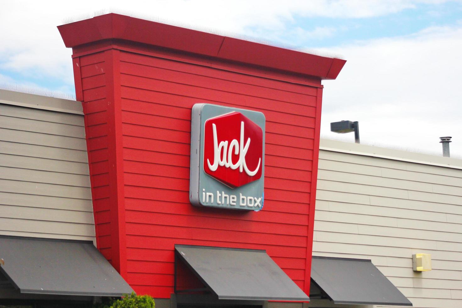 Washington, Estados Unidos - marzo 22 2023 - Jack en el caja Tienda frente y logo, Jack en el caja es un popular rápido comida restaurante en America. foto