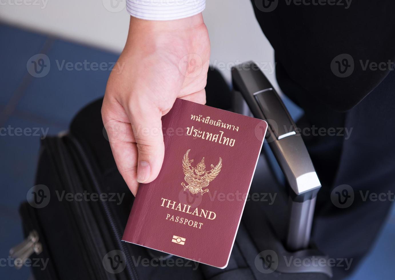 mano participación tailandés pasaporte, Listo a viaje foto