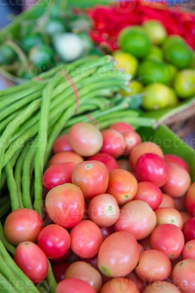 pequeño tomate y vaca guisante foto