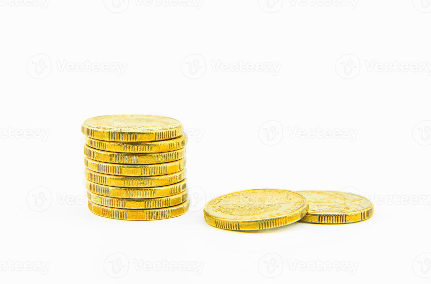 oro monedas aislado en blanco foto